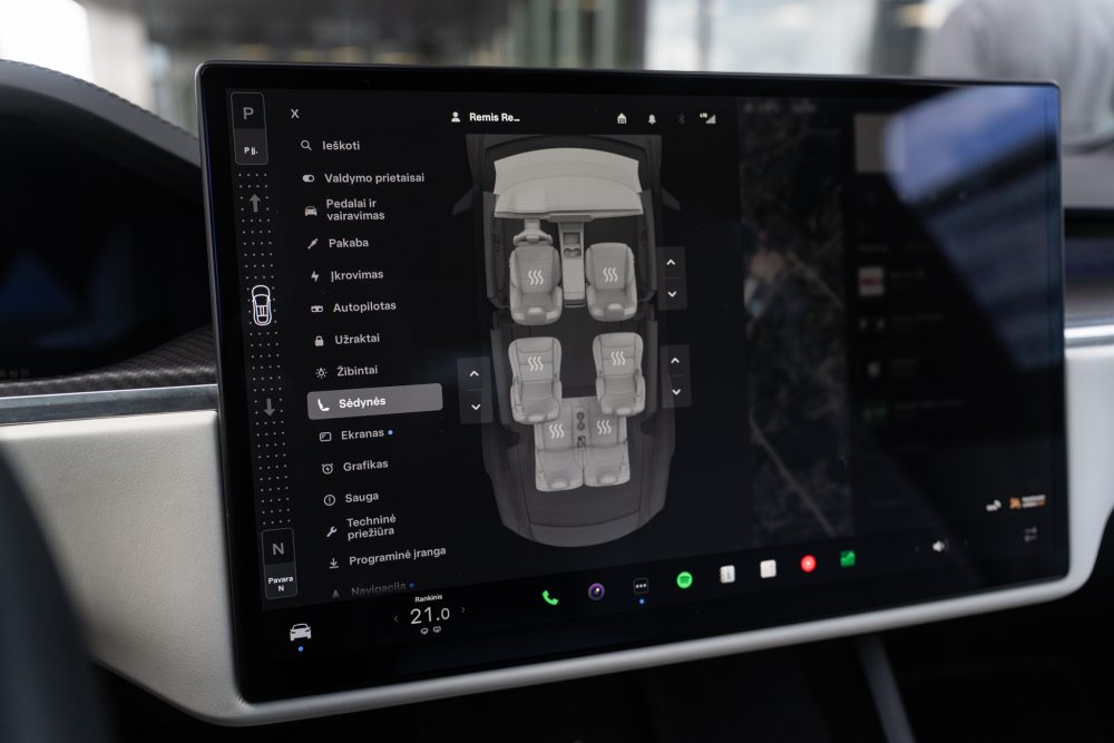 Tesla Model X Plaid